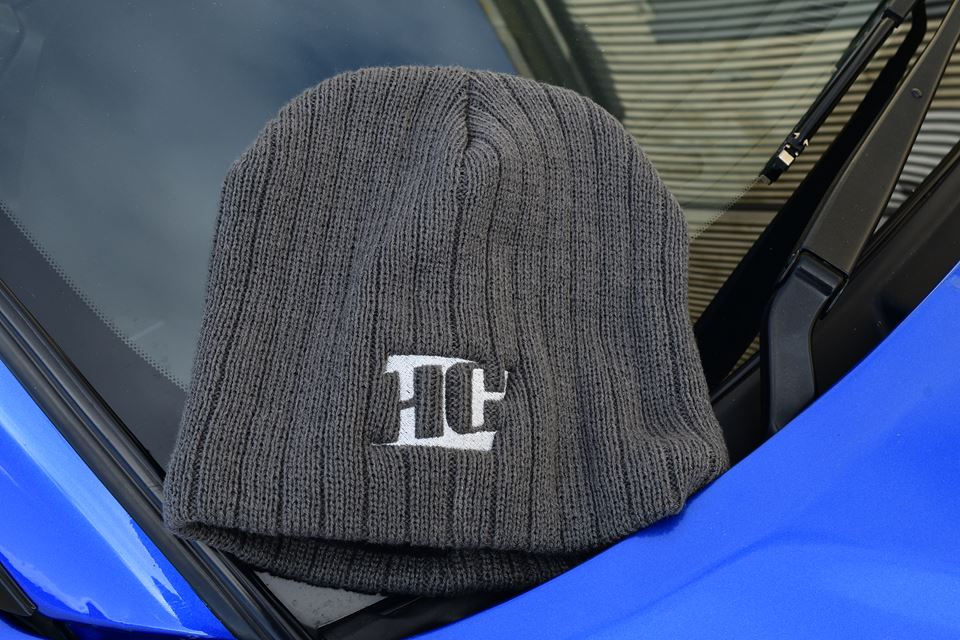 1_Beanie-Grey-on-GTR-Windscreen