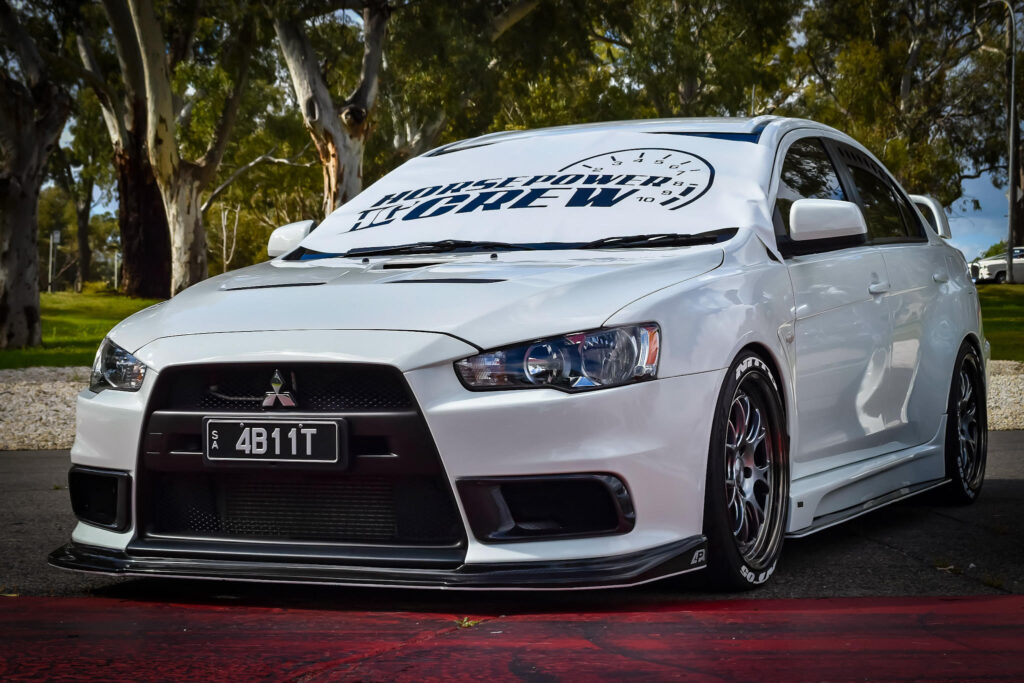 windscreen-cover-rev-gauge-modern-size-white-and-black-Troys-lancer-Copy